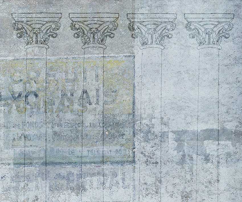 colonne corinthienne fond béton peint