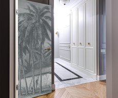 door 4 grey palm trees in a corridor